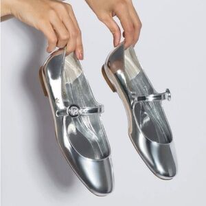 Larroude Blair Silver Mary Jane Flats 🩶